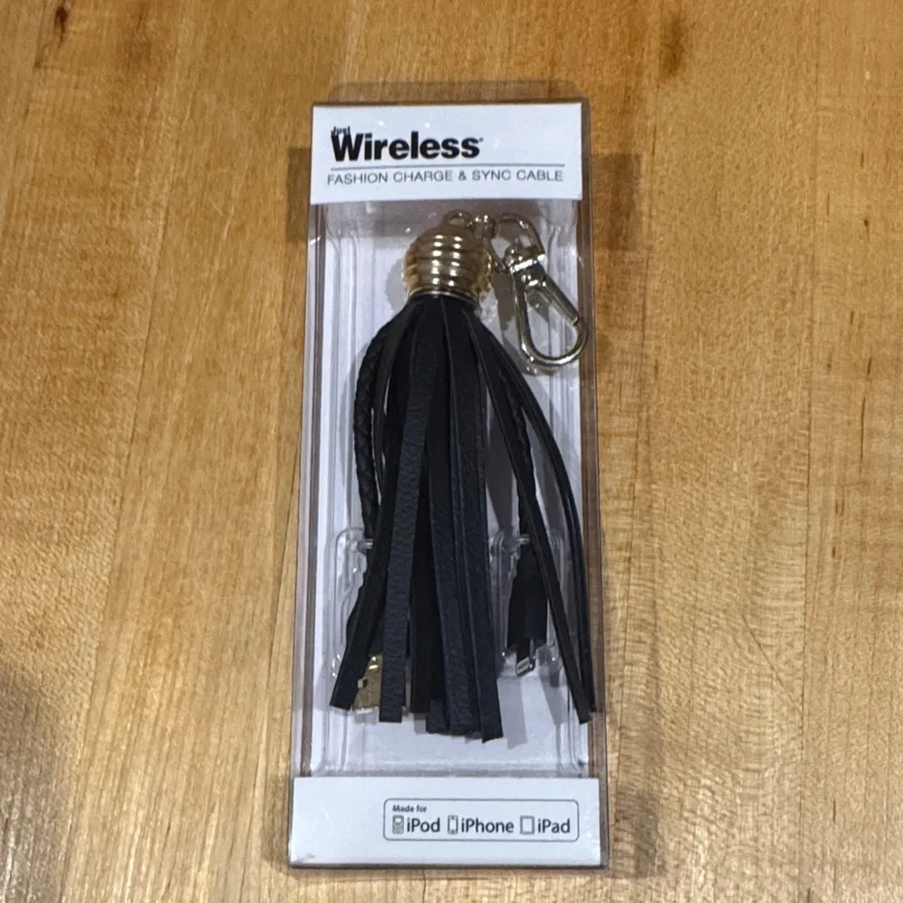 Just wireless Black Tassel Fashion Charge & Sync Cable Keychain